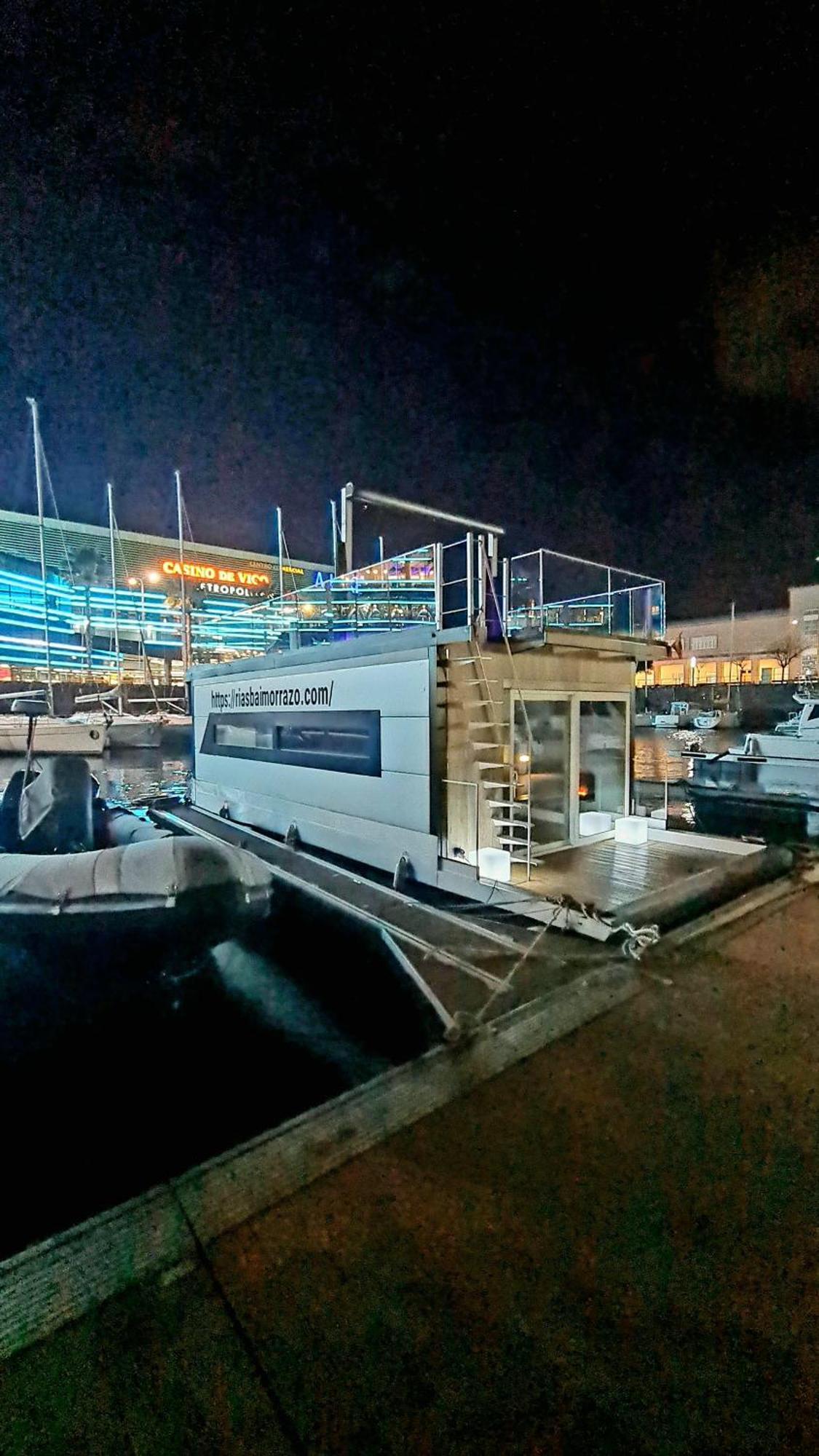 Barco-apartamento En El Nautico De Botel *