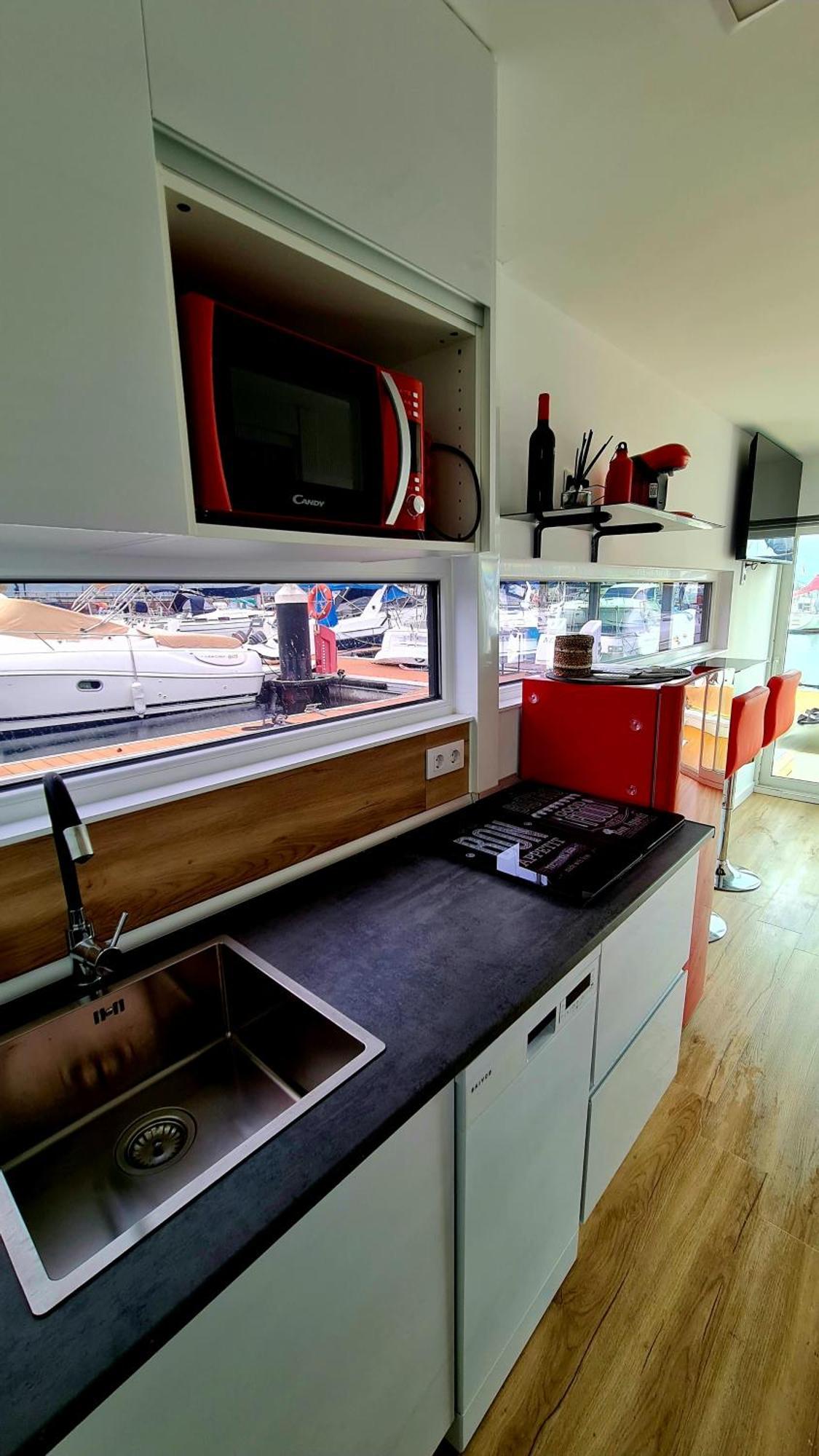 Barco-apartamento En El Nautico De Botel *