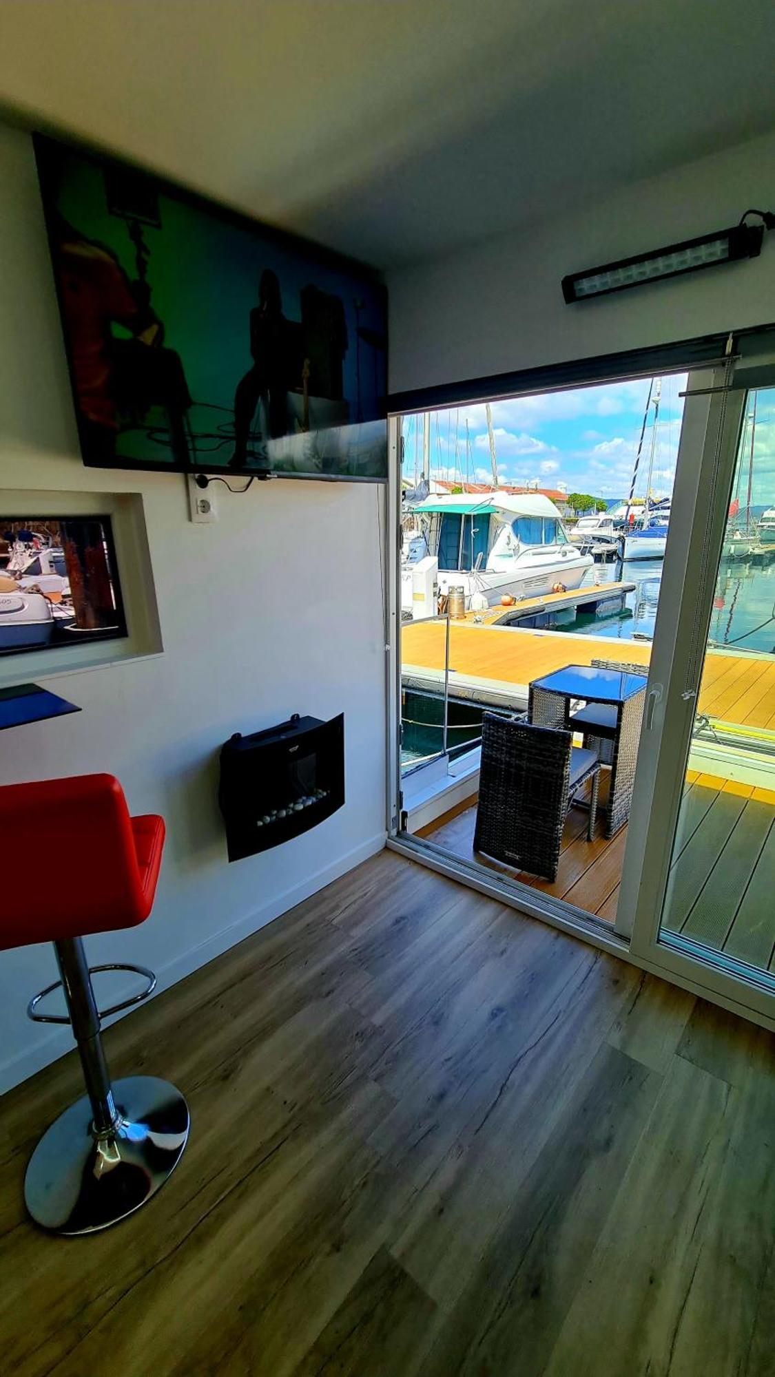 Botel Barco-apartamento En El Nautico De Vigo