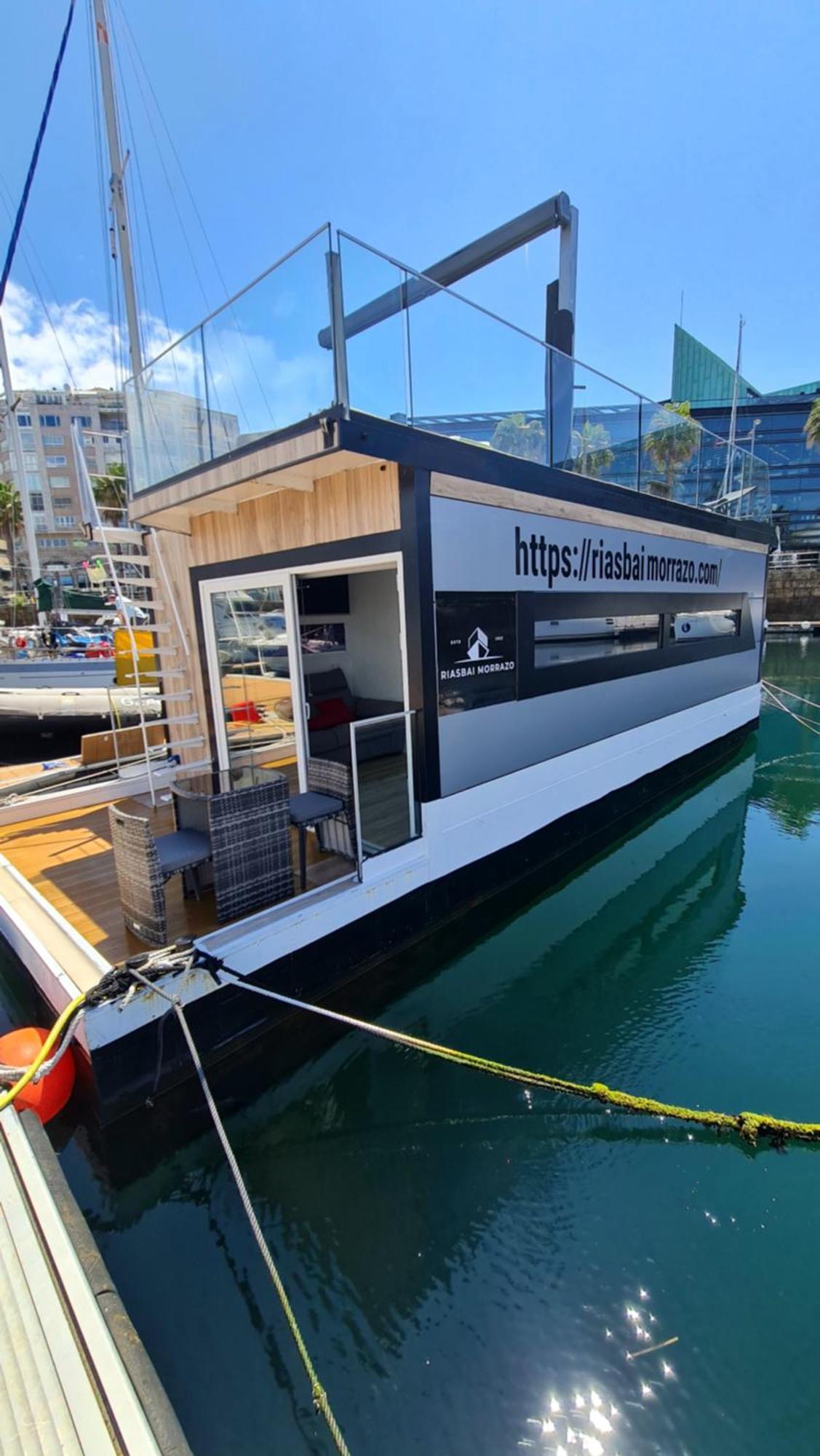 Barco-apartamento En El Nautico De *