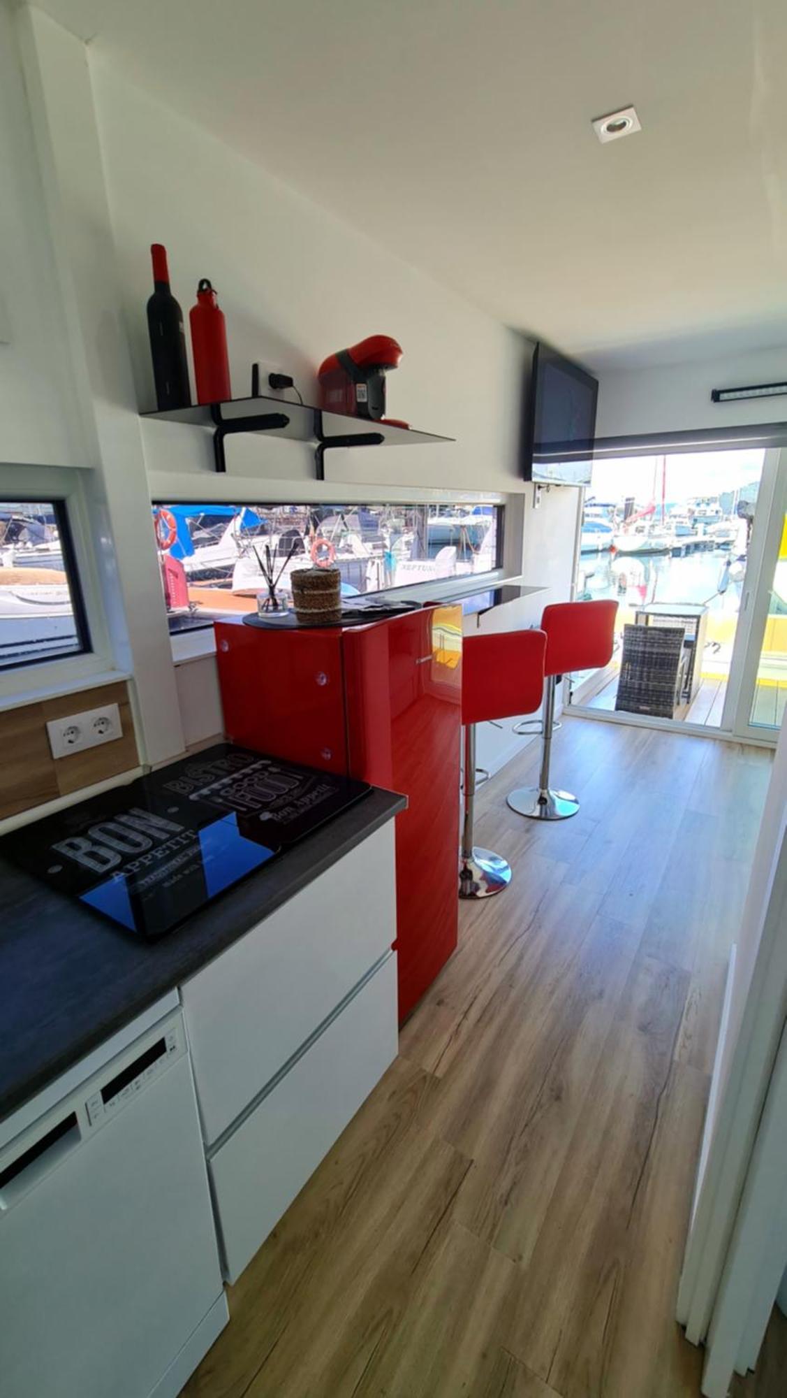 Barco-apartamento En El Nautico De Botel Vigo