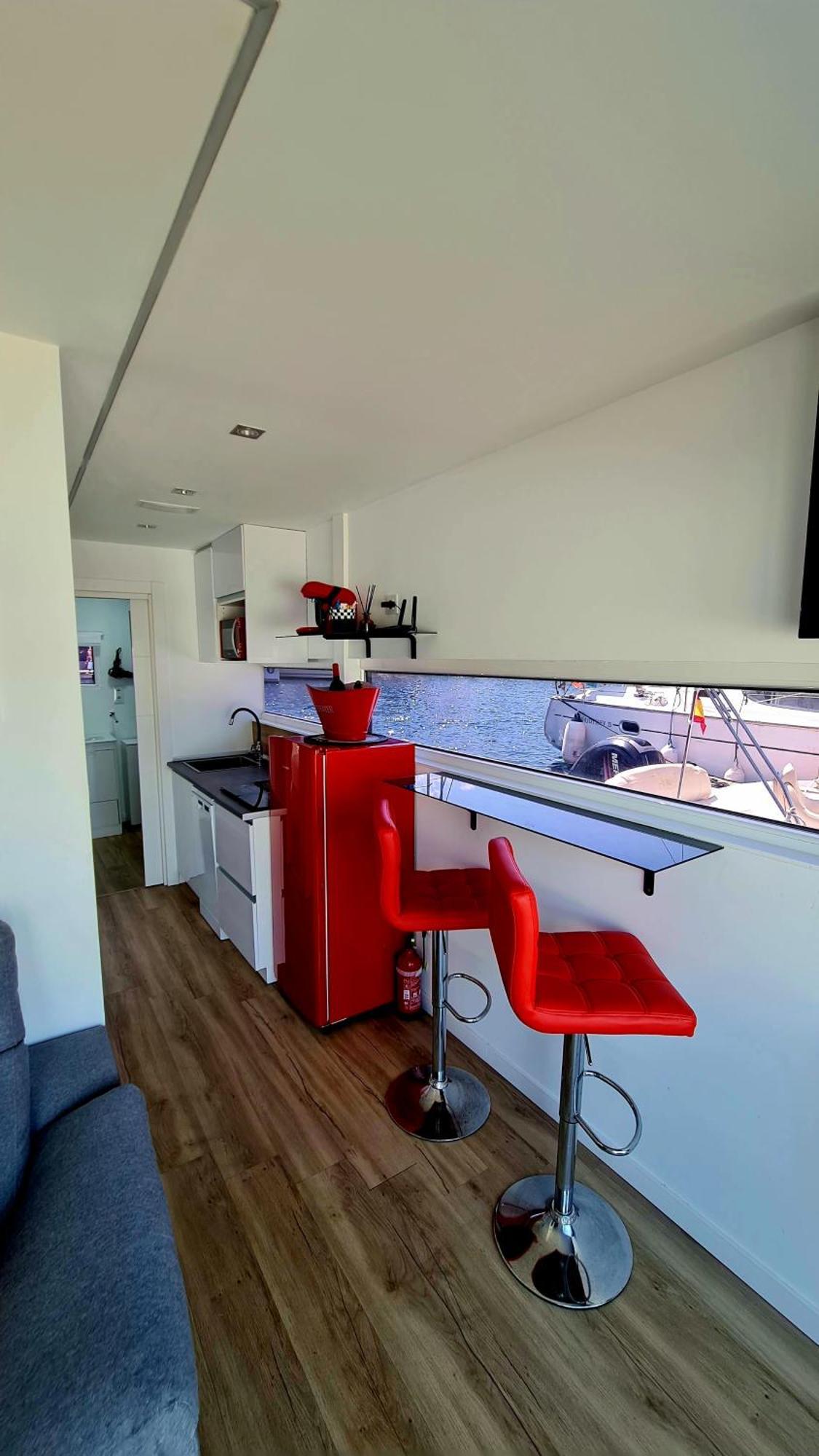 Botel Barco-apartamento En El Nautico De *